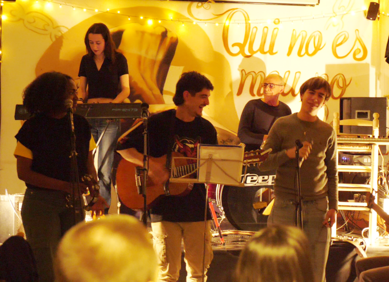 File:2025-04-24 music-jam-at-ateneu-salvadora-cata.png