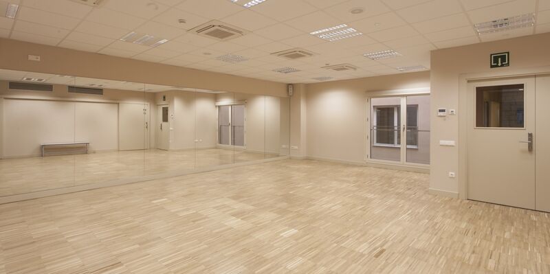 File:Centre-civic-barri-vell dance-room.jpg