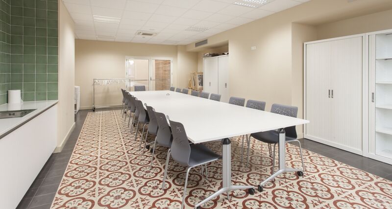 File:Centre-civic-barri-vell front meeting-room1.jpg