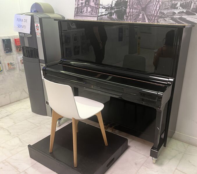 File:2025-06-09 piano-at-centre-civic-barri-vell.jpg